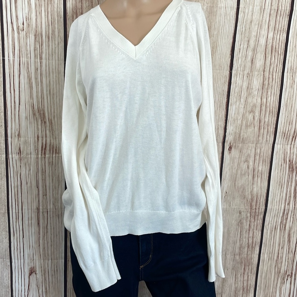*Banana Republic White Lightweight Classic Minimalist V-Neck Sweater Medium